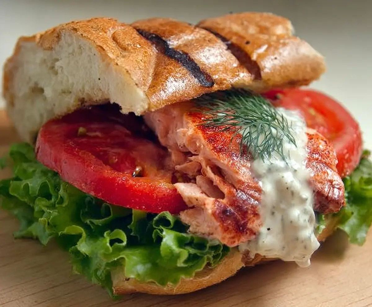 Grilled Salmon Sandwich with Dill Sauce