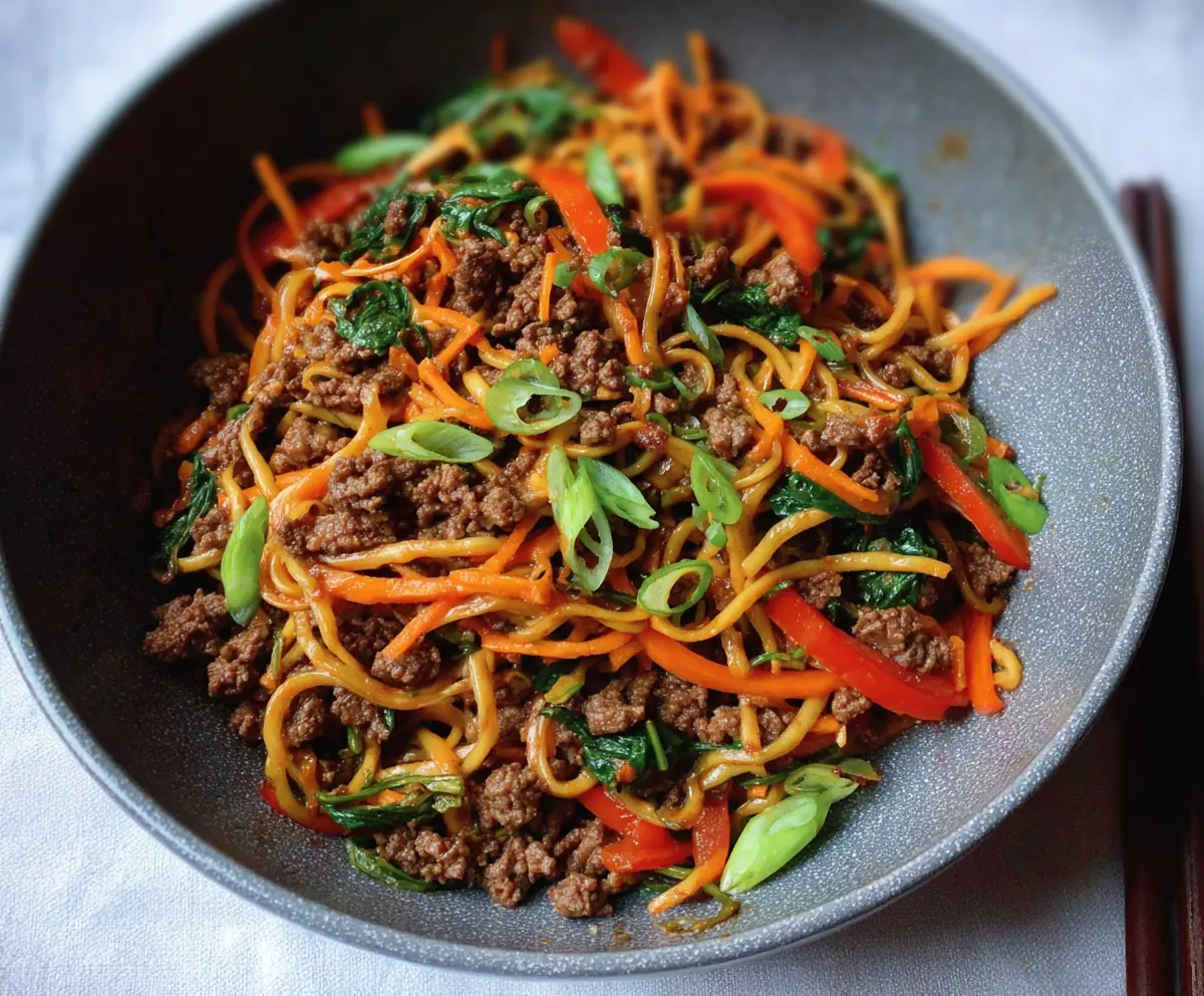 Delicious Ground Beef Chow Mein made with Whole30-approved ingredients and fresh vegetables.